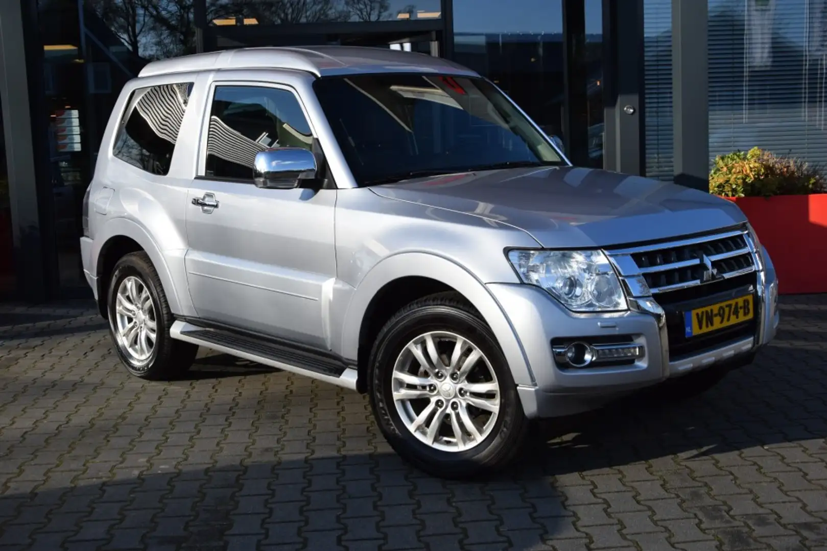 Mitsubishi Pajero 3.2 DID 3DRS A/T VAN Plateado - 1