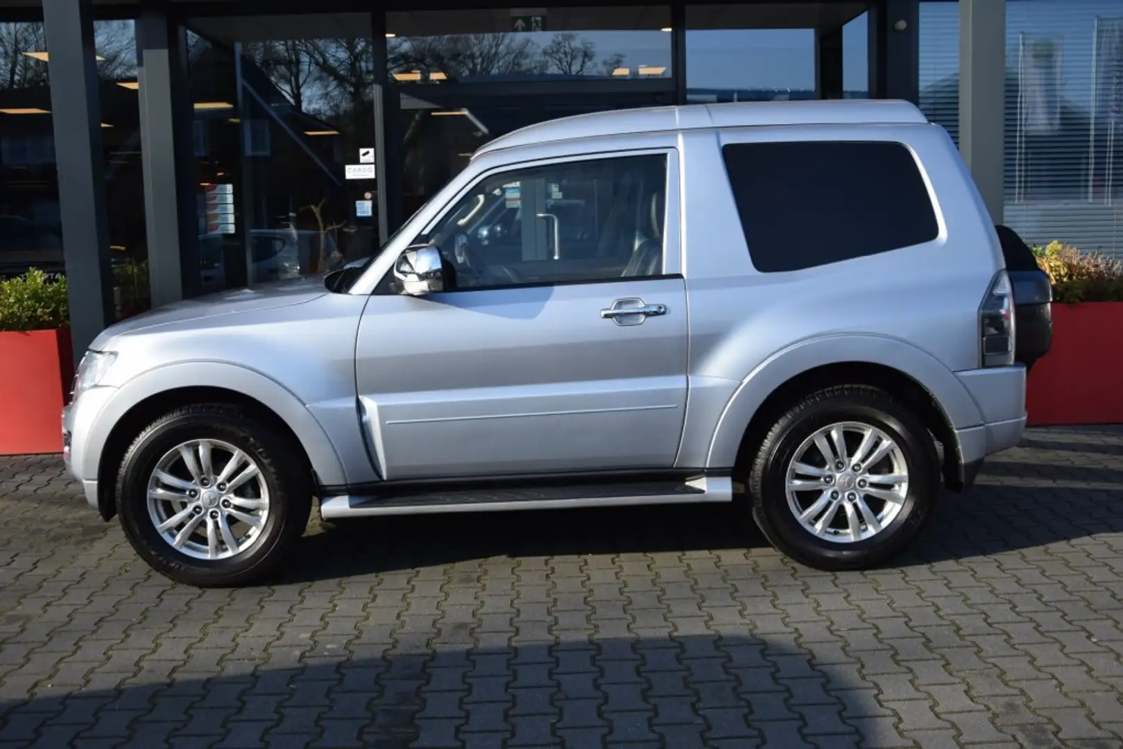 Mitsubishi Pajero 3.2 DID 3DRS A/T VAN Plateado - 2
