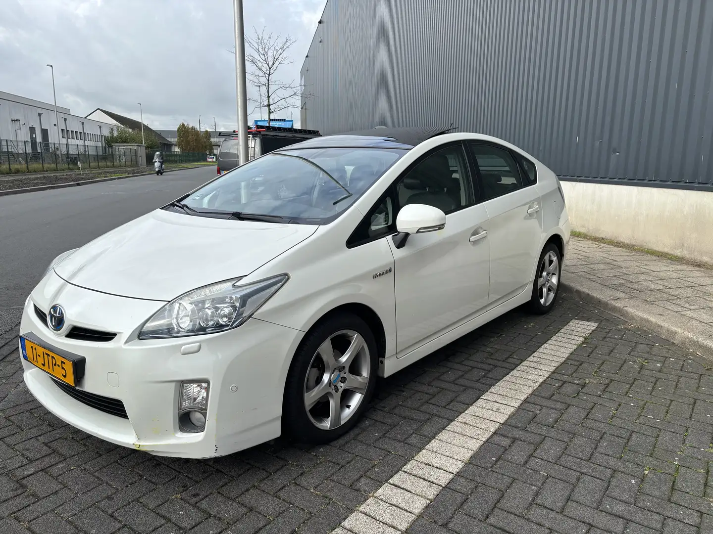Toyota Prius Toyota Prius 1.8 | Head up | Leer | Panoramadak Wit - 1