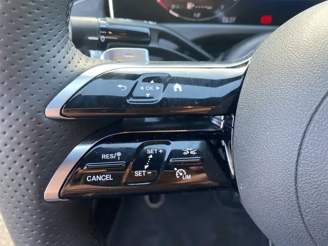 Mercedes-Benz E 220 d 4MATIC Limousine Distr PTS Shz MBUX Ambi Ansicht 18