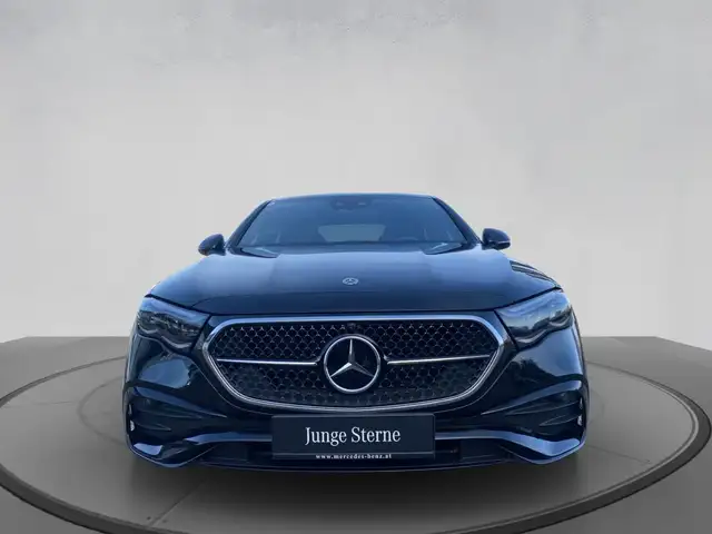 Mercedes-Benz E 220 d 4MATIC Limousine Distr PTS Shz MBUX Ambi Ansicht 3