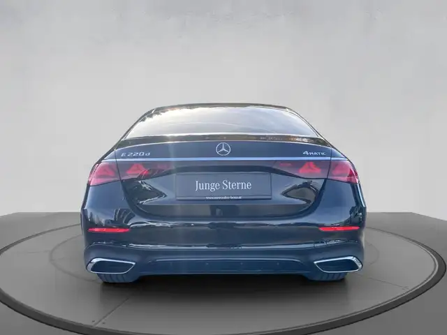 Mercedes-Benz E 220 d 4MATIC Limousine Distr PTS Shz MBUX Ambi Ansicht 14