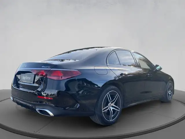 Mercedes-Benz E 220 d 4MATIC Limousine Distr PTS Shz MBUX Ambi Ansicht 4