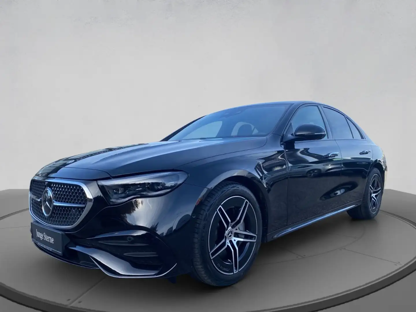 Mercedes-Benz E 220 d 4MATIC Limousine Distr PTS Shz MBUX Ambi Schwarz - 2