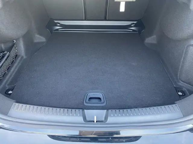 Mercedes-Benz E 220 d 4MATIC Limousine Distr PTS Shz MBUX Ambi Ansicht 12