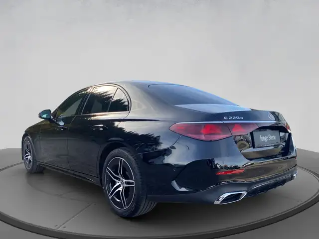 Mercedes-Benz E 220 d 4MATIC Limousine Distr PTS Shz MBUX Ambi Ansicht 13