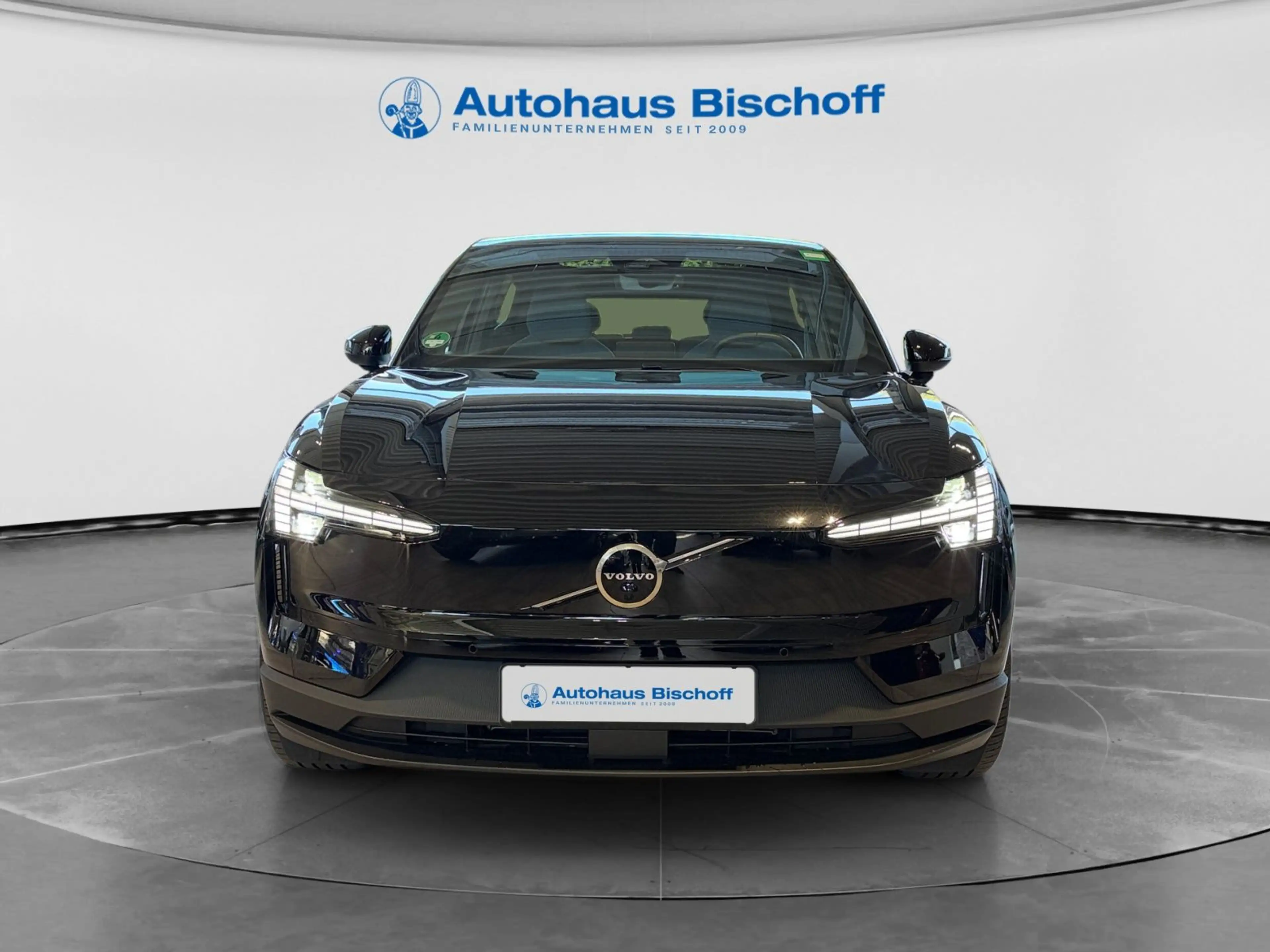 Volvo EX30 Plus AWD Performance Pure Electric — photo 2