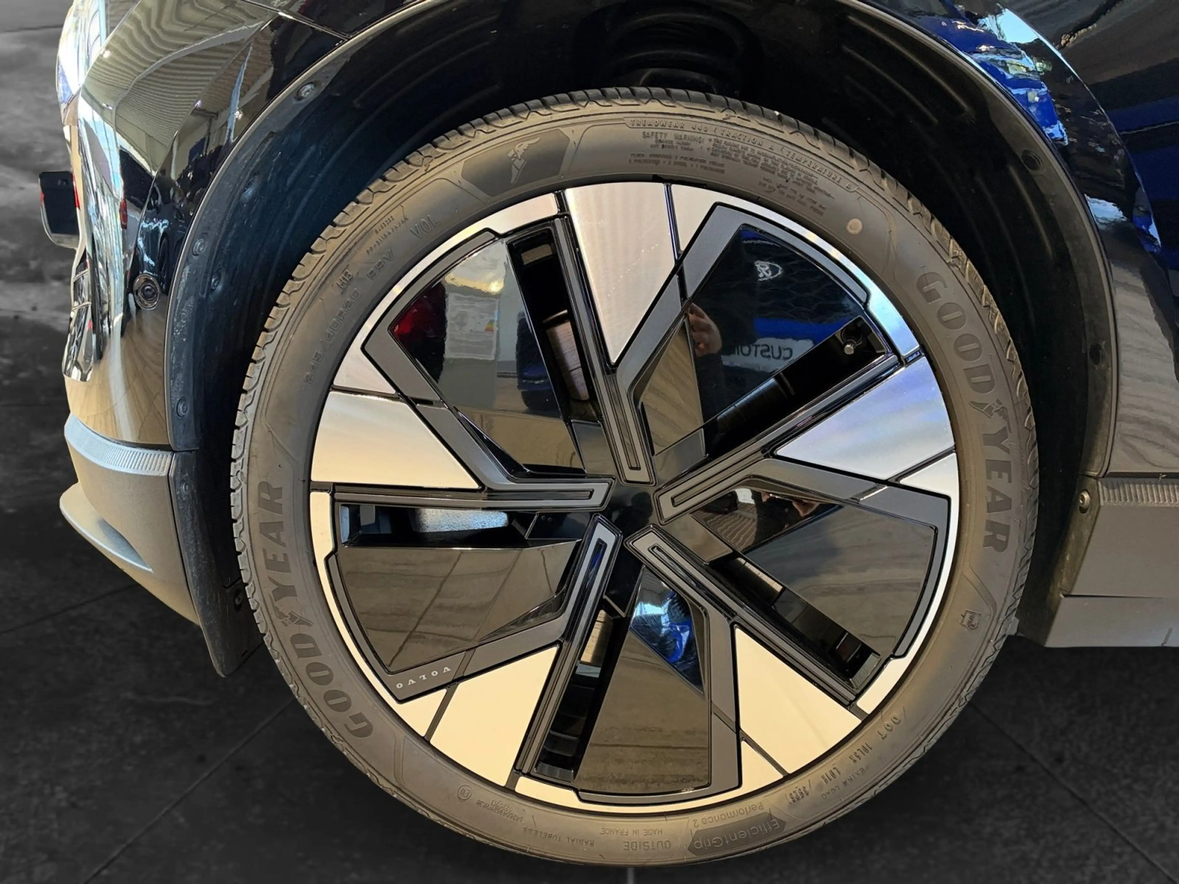 Volvo EX30 Plus AWD Performance Pure Electric — photo 10
