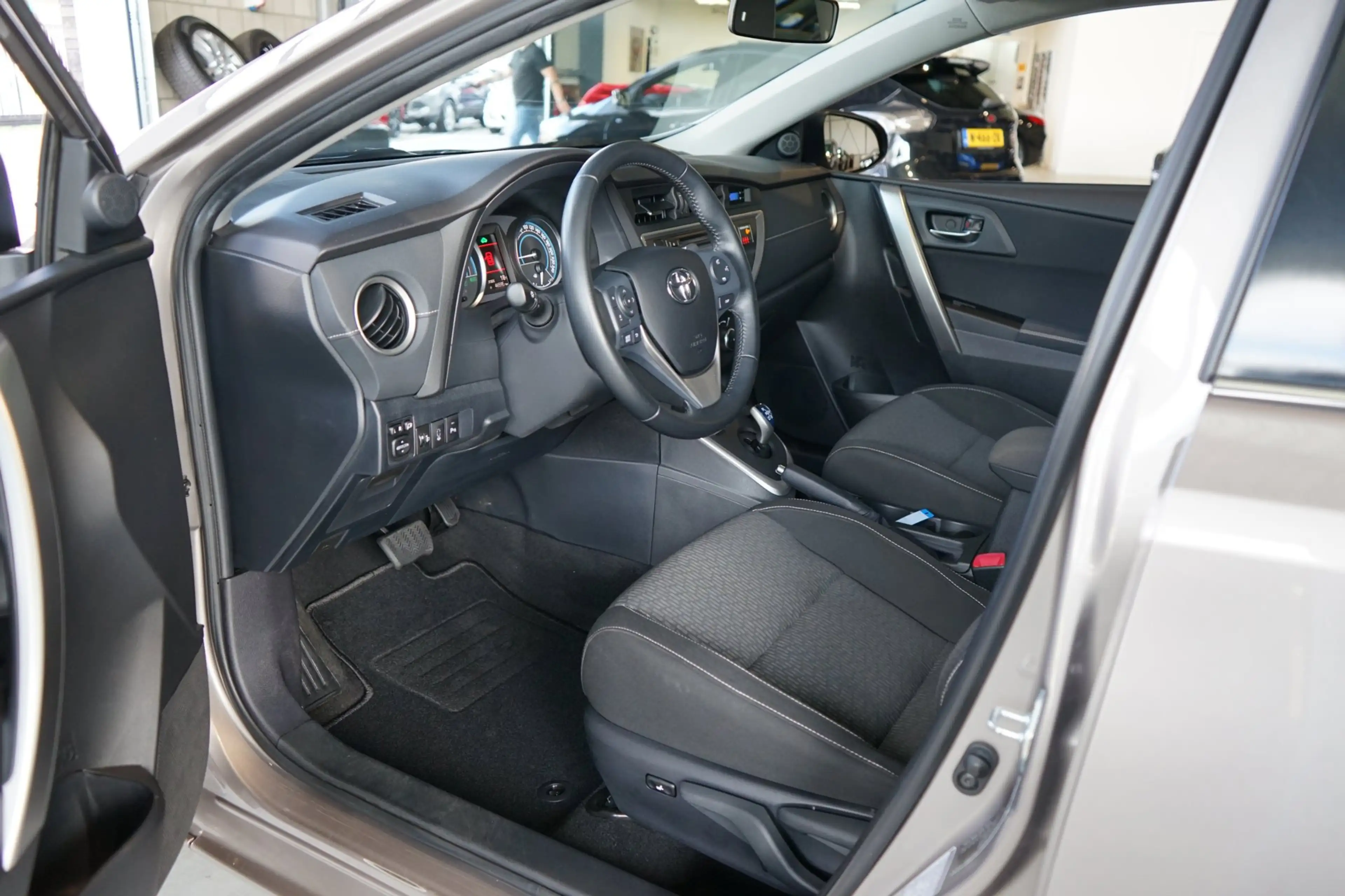 Toyota Auris Touring Sports 1.8 Hybrid EERSTE EIGENAAR — photo 4