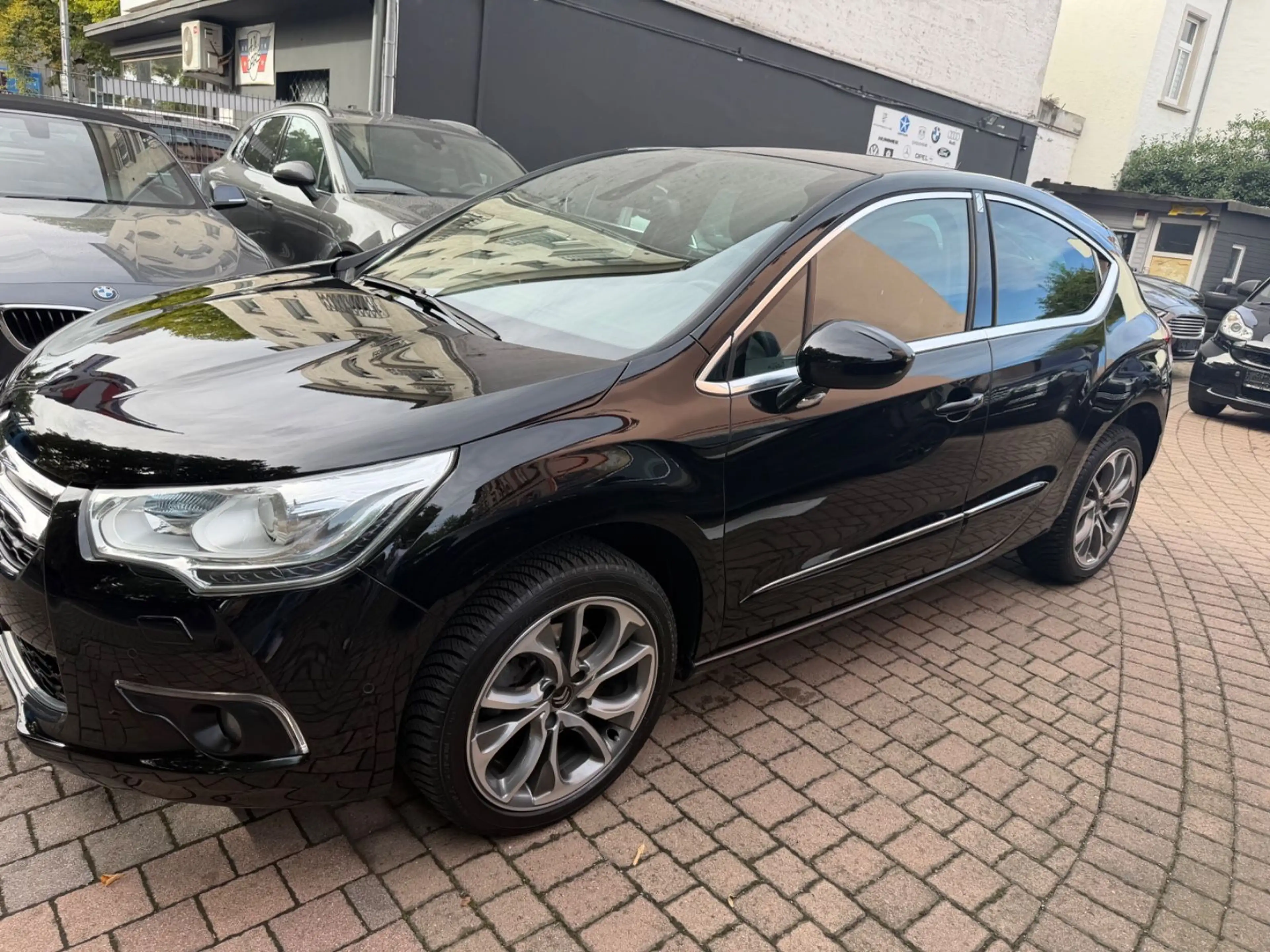 Citroen DS4 SoChic 2.Hand  Scheckheft Bi-Xenon Navi — photo 3