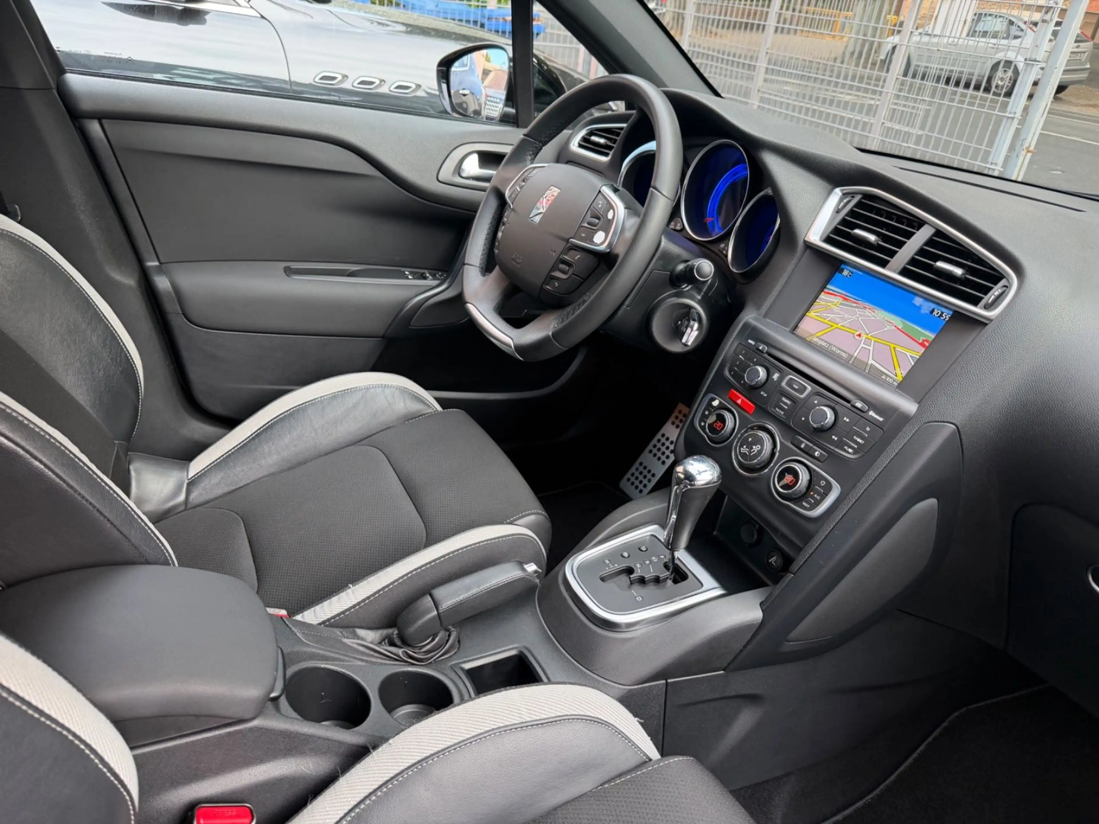 Citroen DS4 SoChic 2.Hand  Scheckheft Bi-Xenon Navi — photo 14