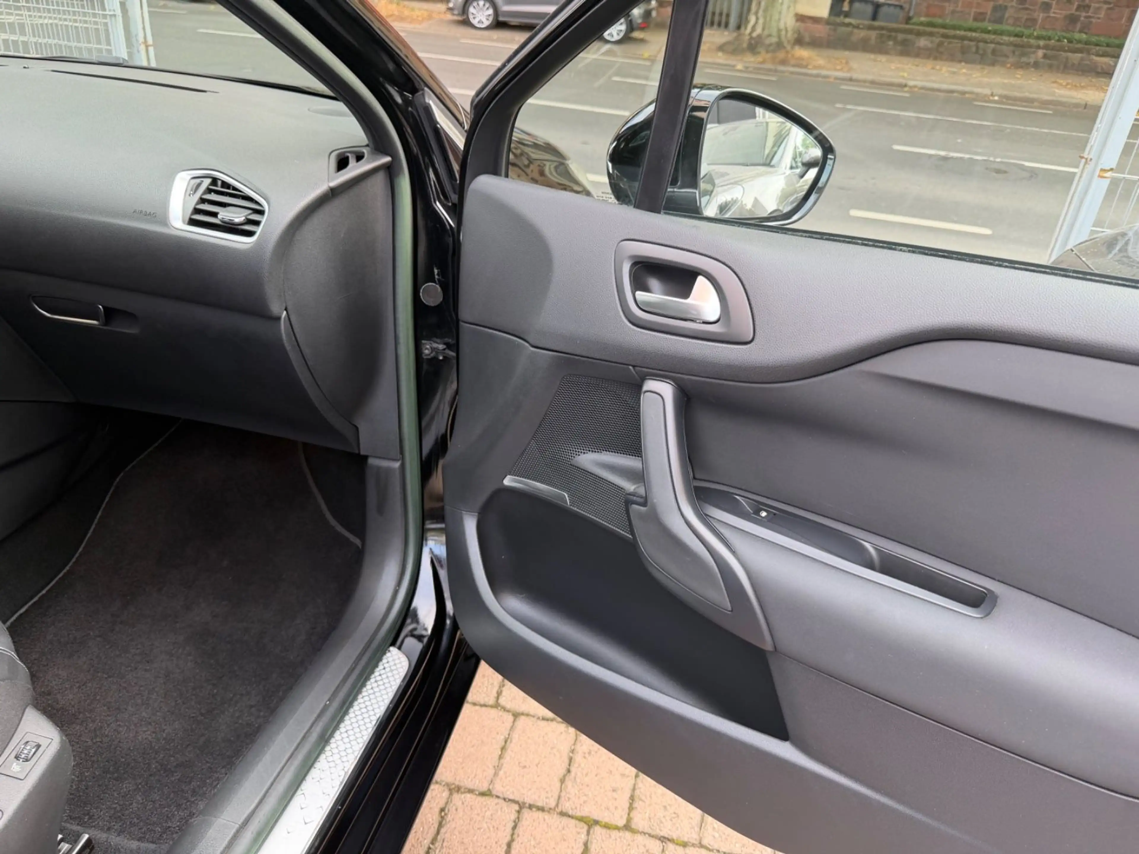 Citroen DS4 SoChic 2.Hand  Scheckheft Bi-Xenon Navi — photo 9