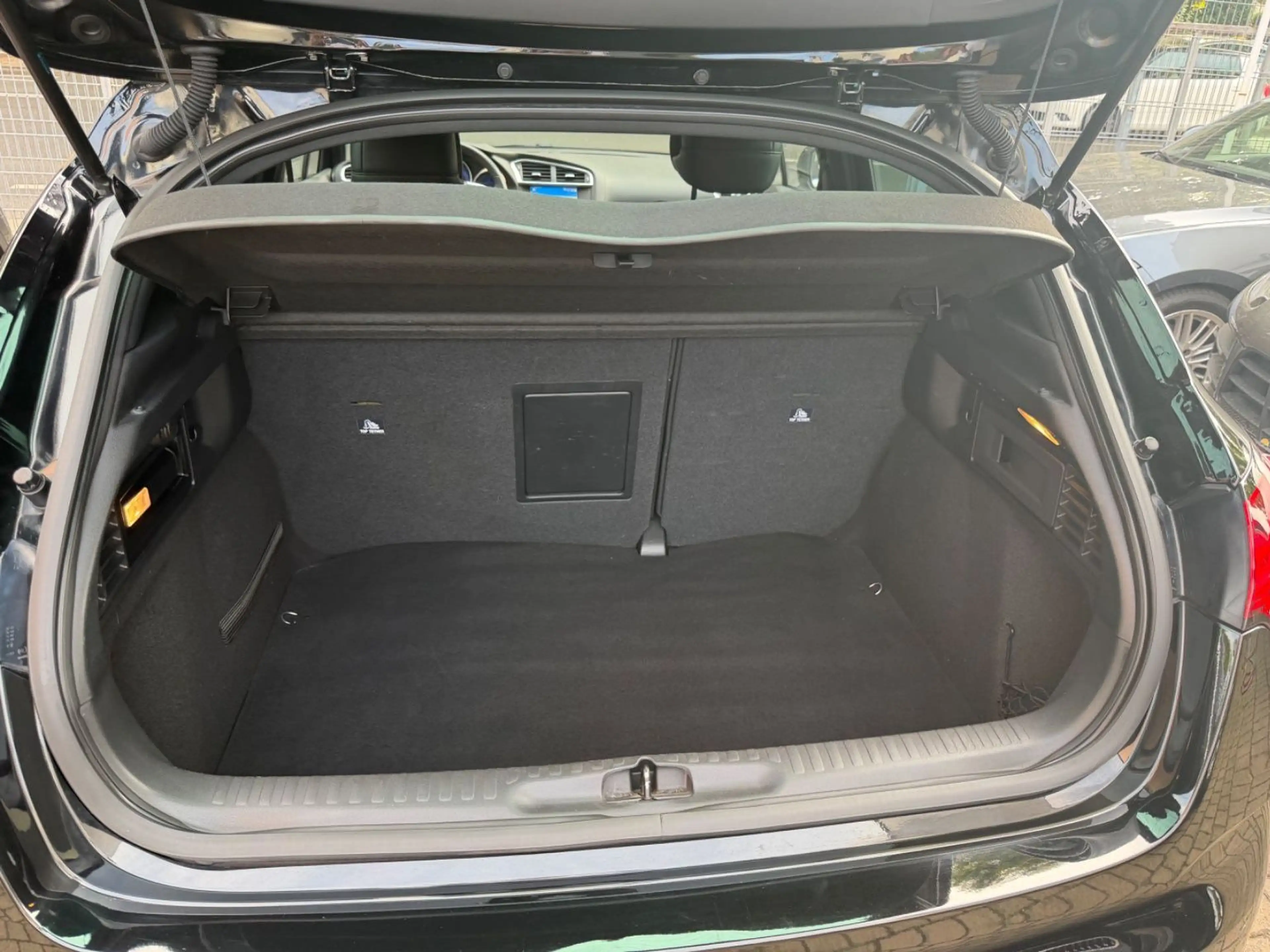 Citroen DS4 SoChic 2.Hand  Scheckheft Bi-Xenon Navi — photo 6