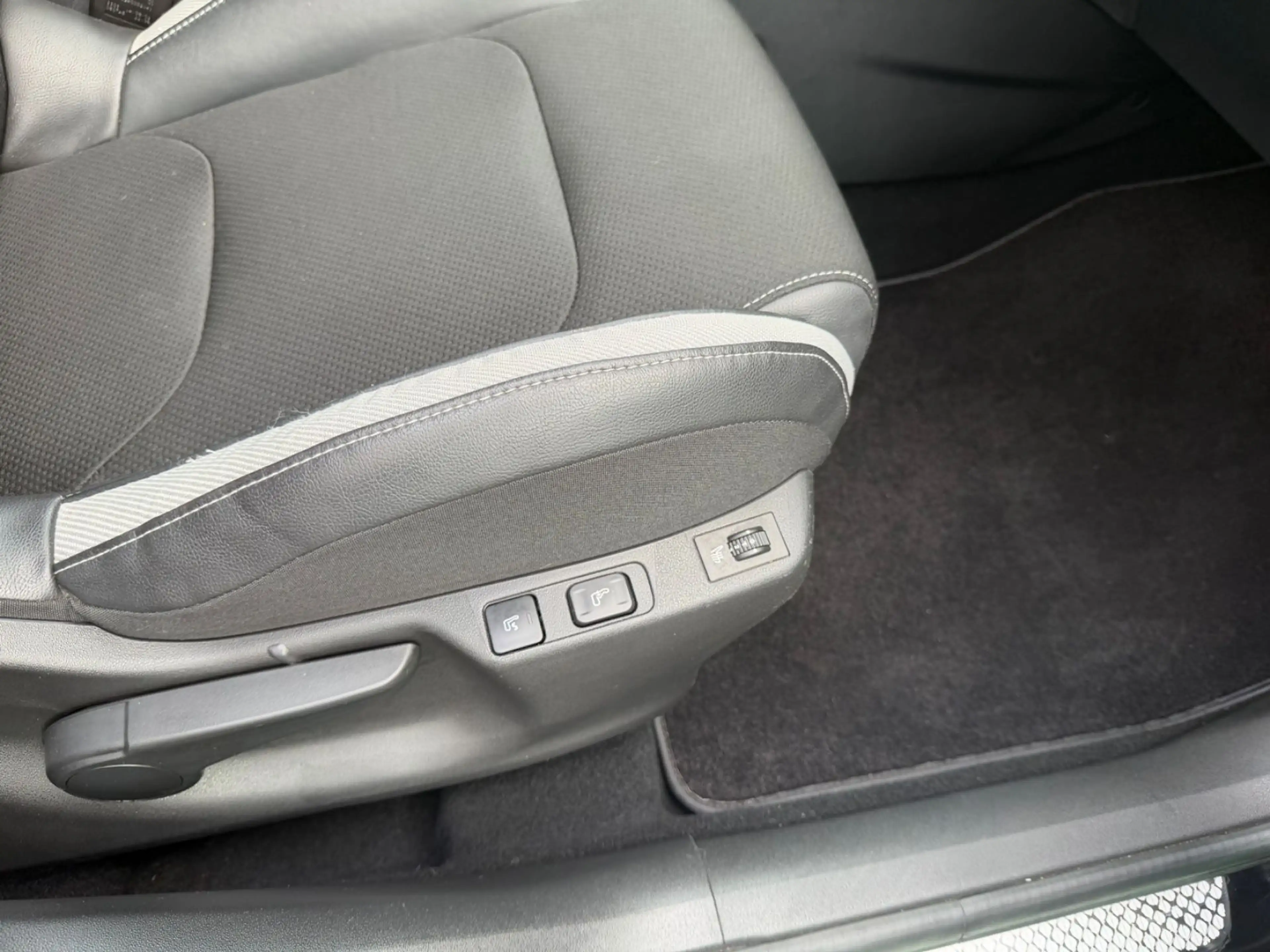 Citroen DS4 SoChic 2.Hand  Scheckheft Bi-Xenon Navi — photo 10