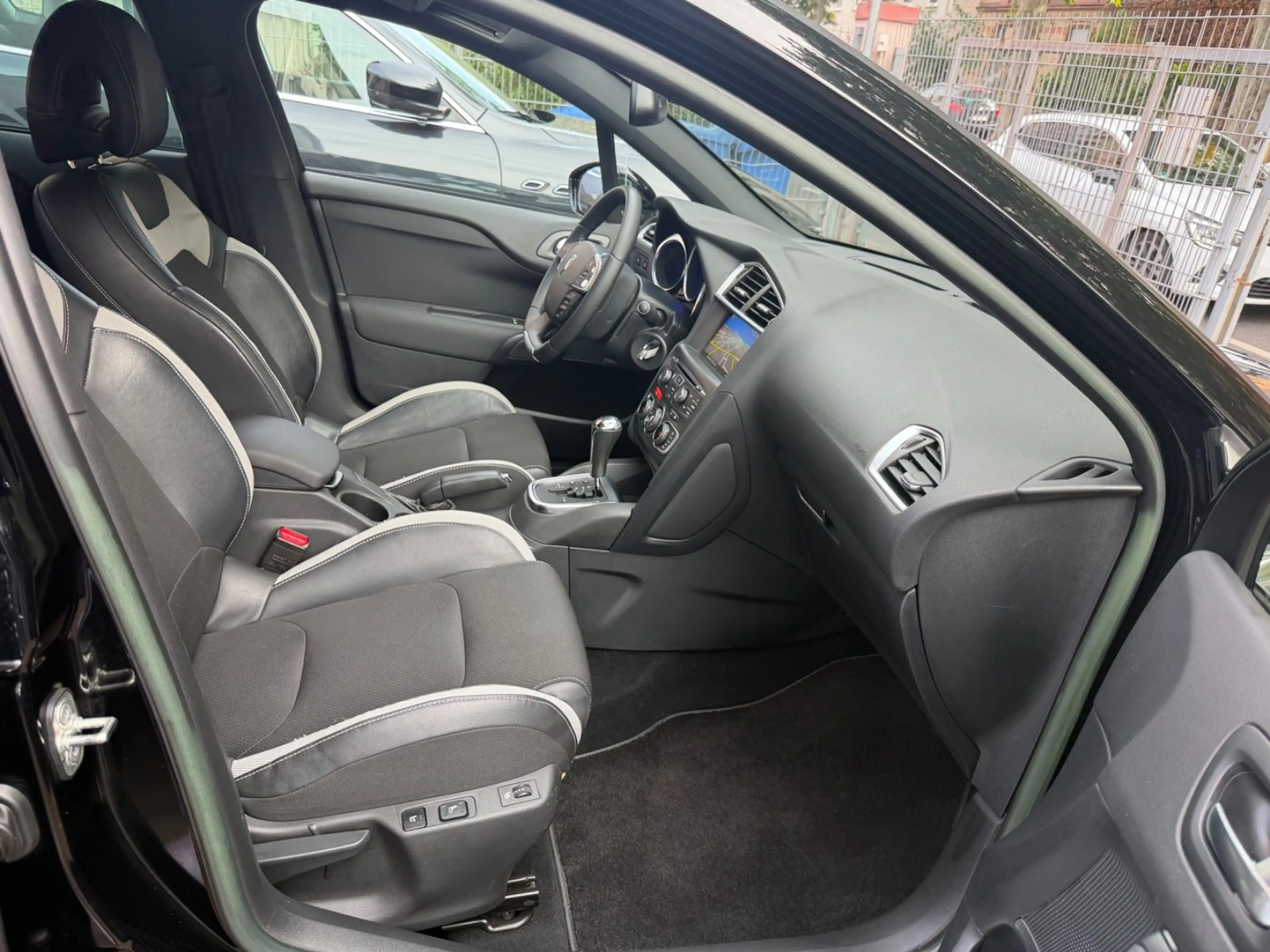 Citroen DS4 SoChic 2.Hand  Scheckheft Bi-Xenon Navi — photo 8