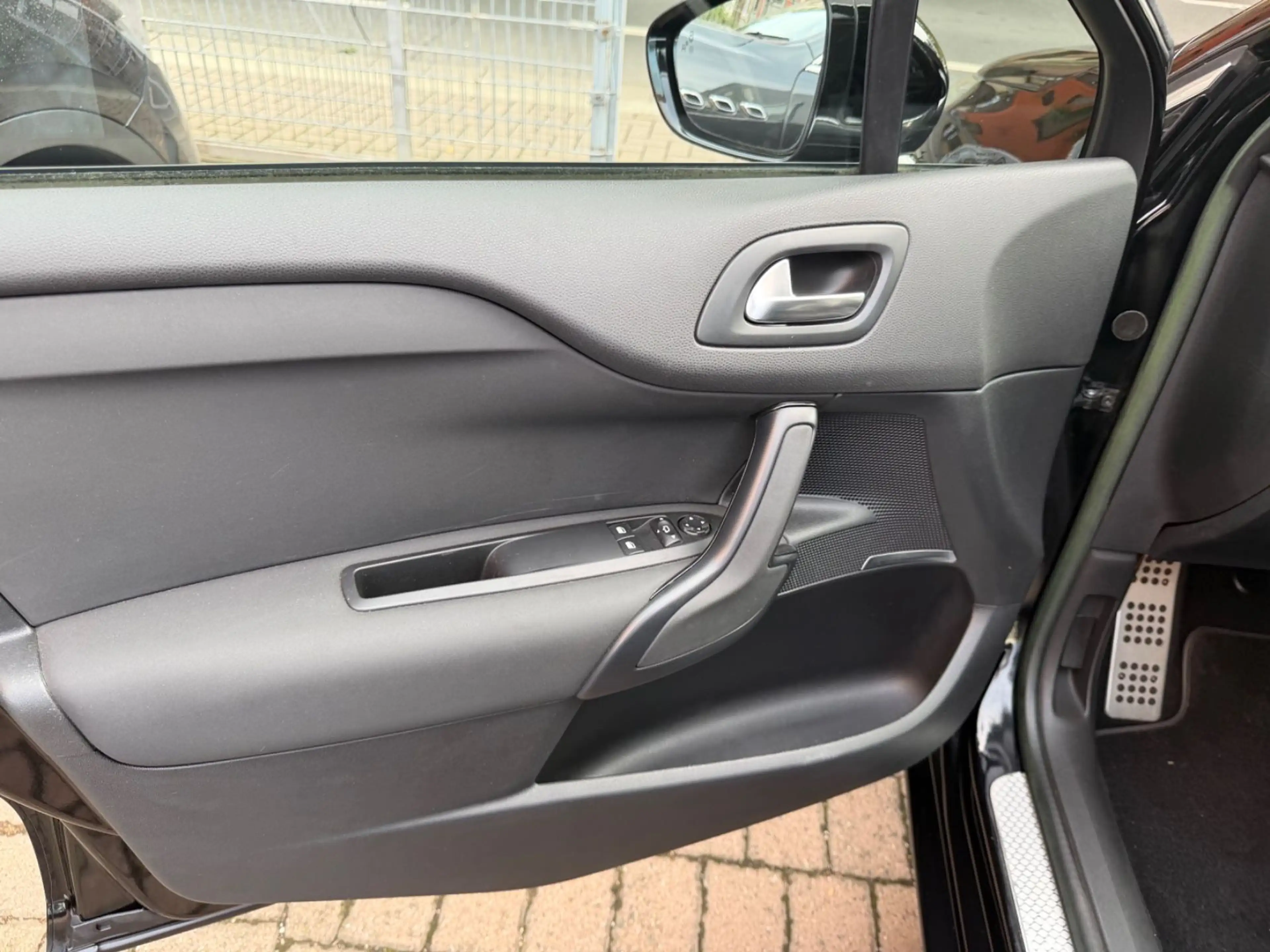 Citroen DS4 SoChic 2.Hand  Scheckheft Bi-Xenon Navi — photo 15