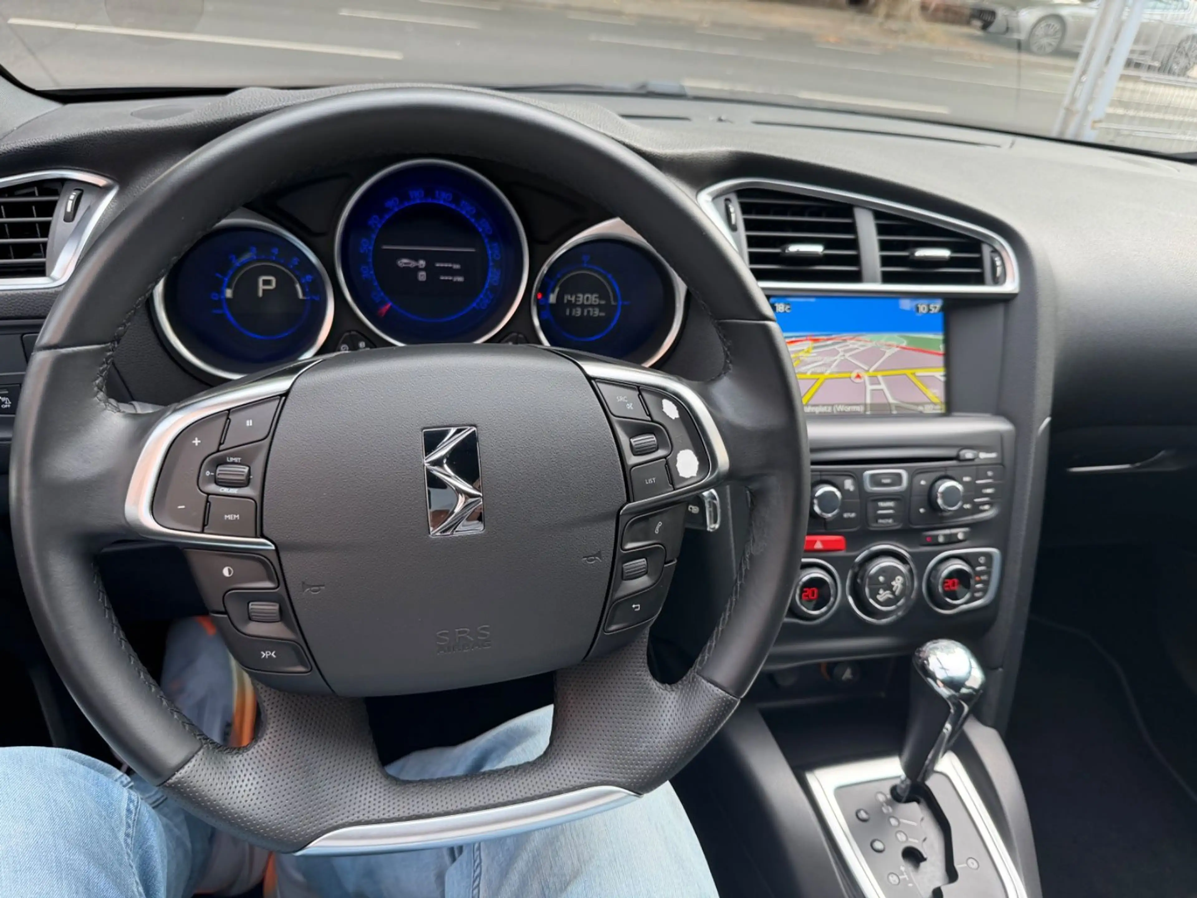 Citroen DS4 SoChic 2.Hand  Scheckheft Bi-Xenon Navi — photo 13