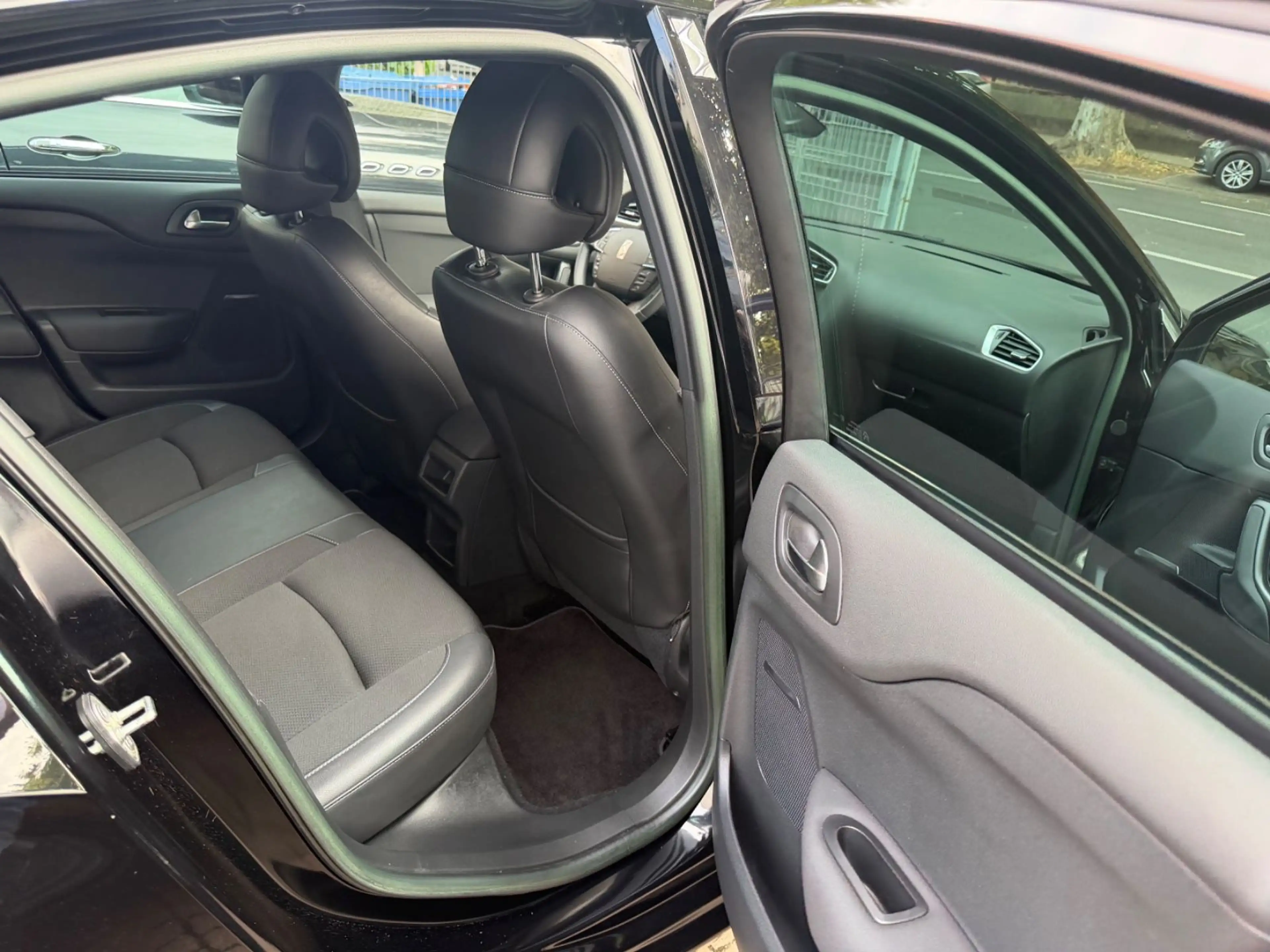 Citroen DS4 SoChic 2.Hand  Scheckheft Bi-Xenon Navi — photo 11