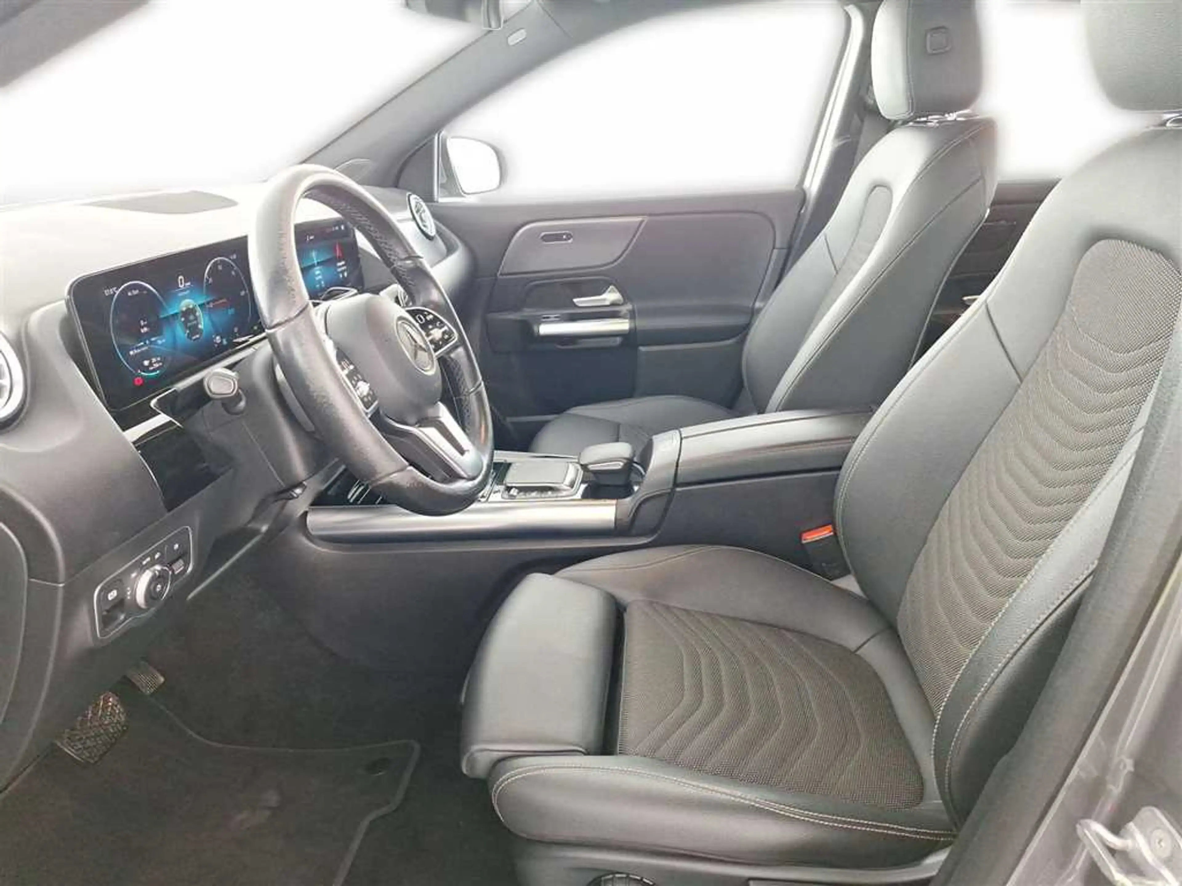 Mercedes-Benz EQA 300 4MATIC 67 kWh — photo 9