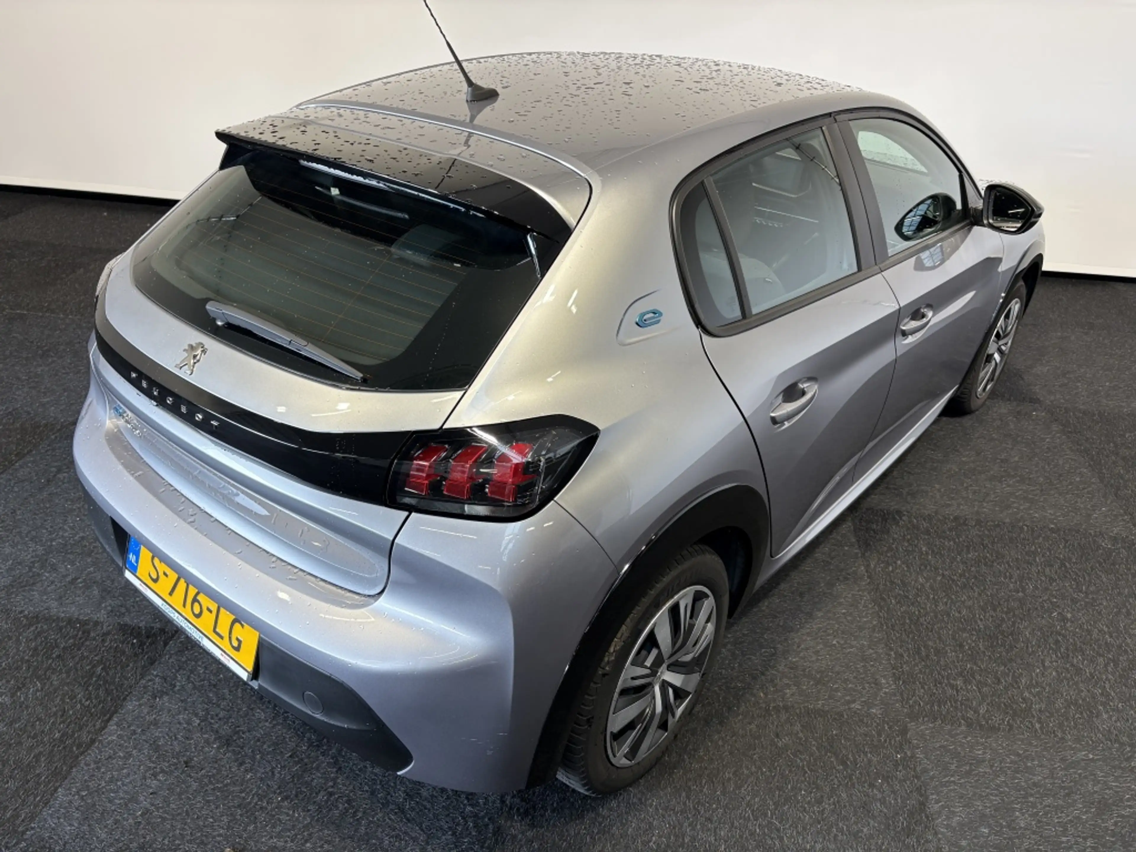 Peugeot e-208 50 kWh SOH 95% | Carplay | Lane Assist | Cruise co — photo 2