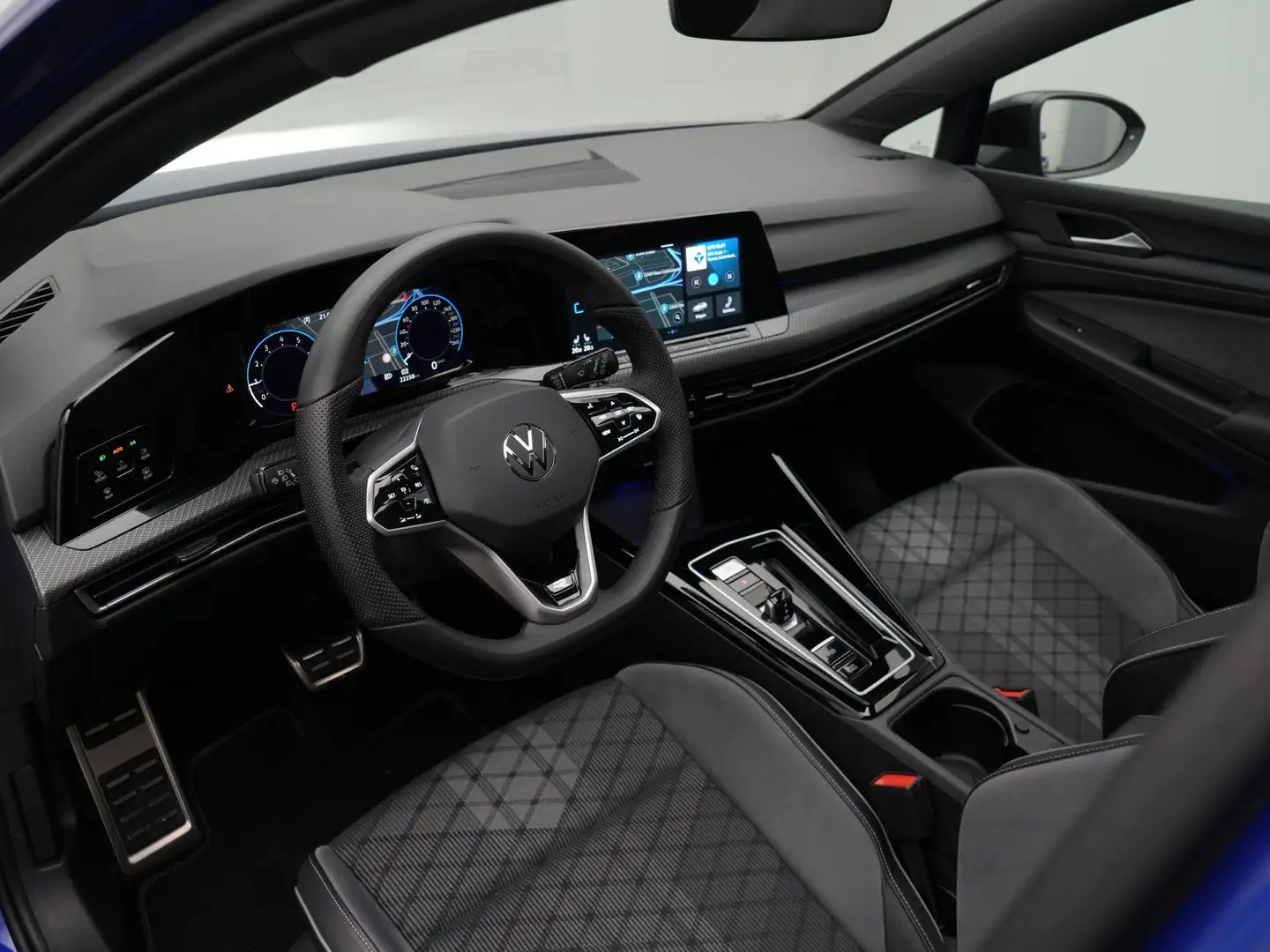 Volkswagen Golf R-Line 1.5 eTSI 150 pk DSG | Panoramadak | Adaptie Blau - 2