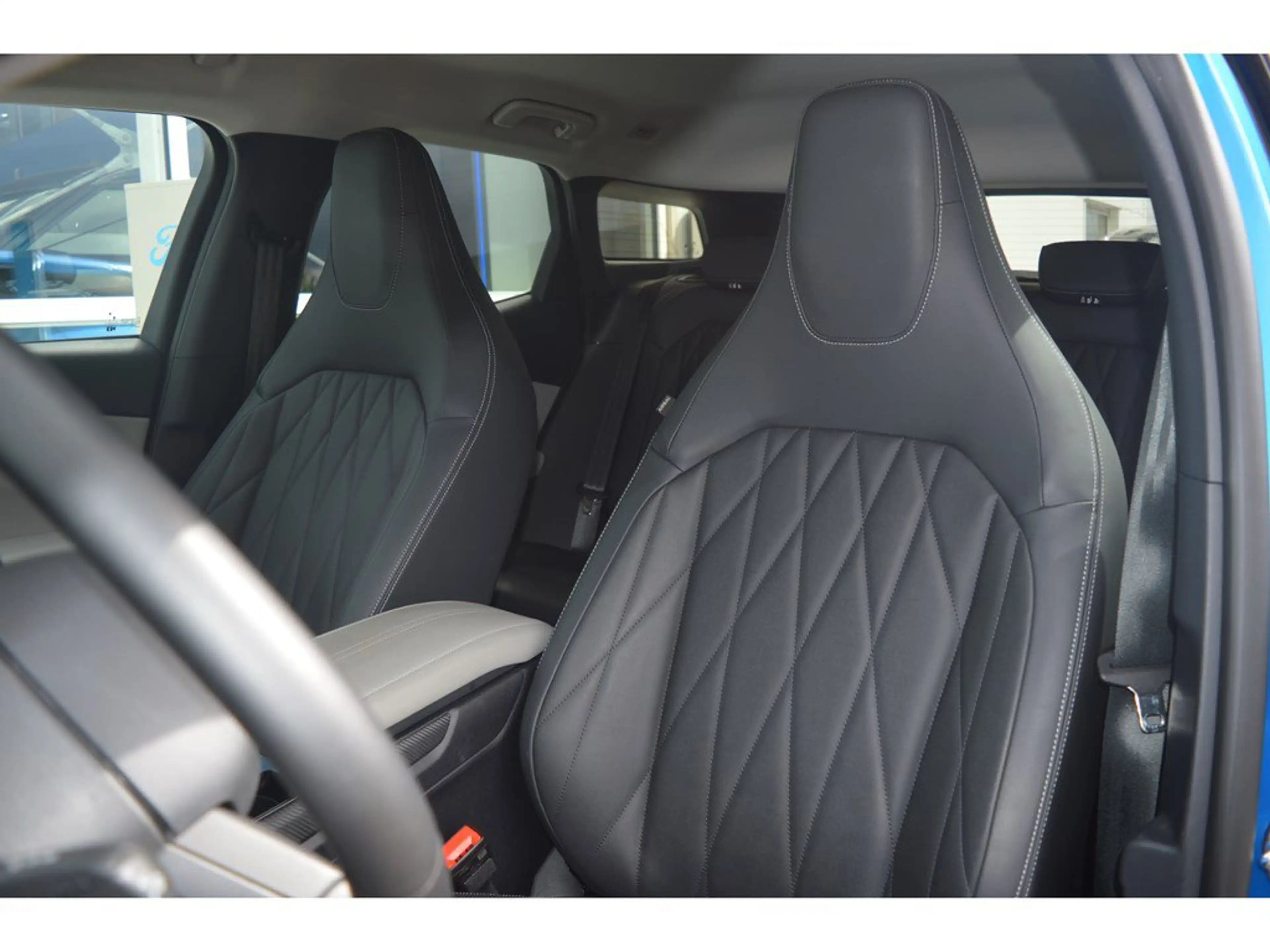 Ford Explorer Explorer Premium 79kWh Extended Range AWD 340ch/250kW - A1 — photo 6