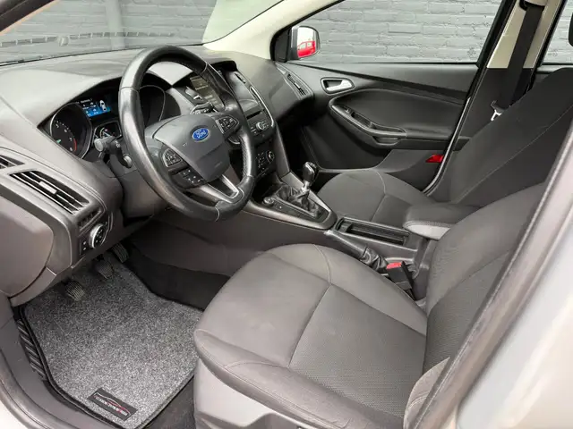 Ford Focus view 13
