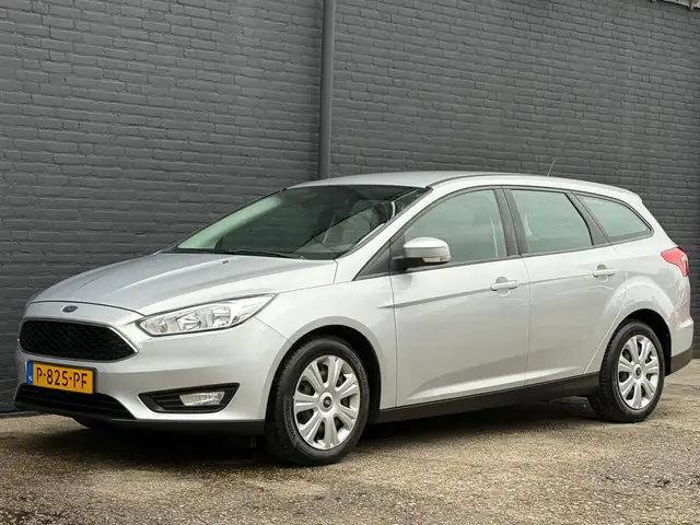Ford Focus view 12