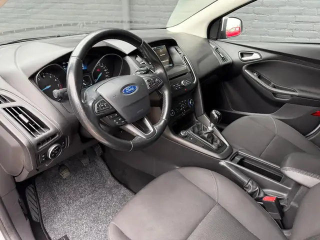 Ford Focus view 14