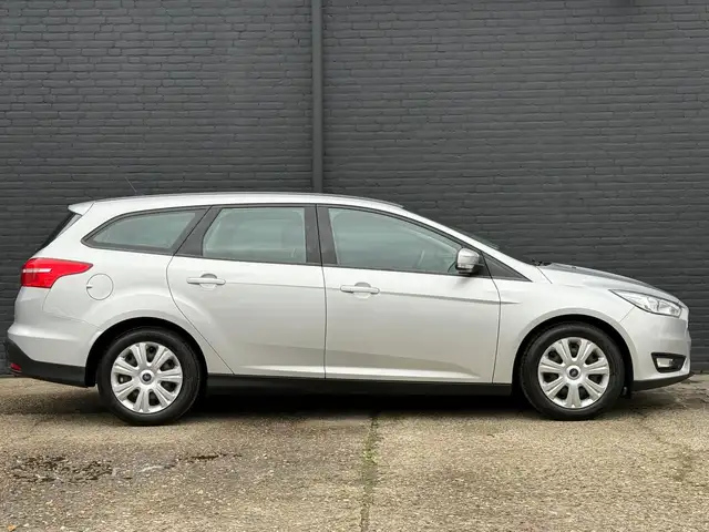 Ford Focus view 8