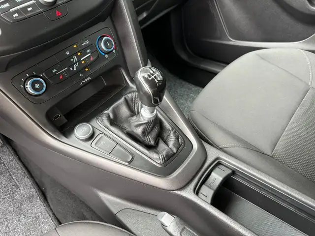 Ford Focus view 22