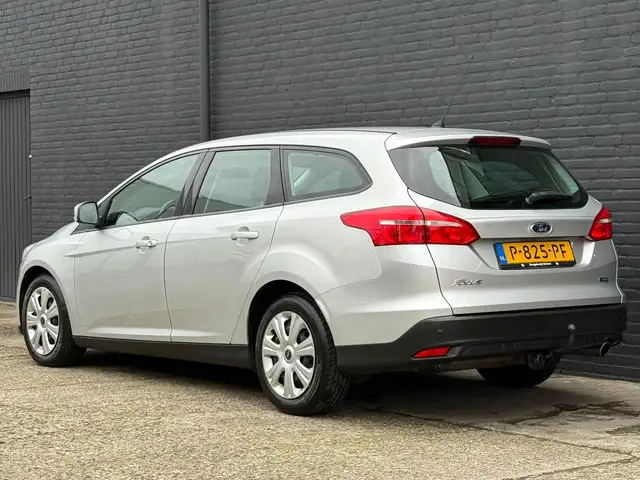 Ford Focus view 10