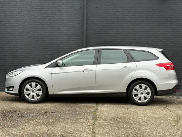 Ford Focus view 11