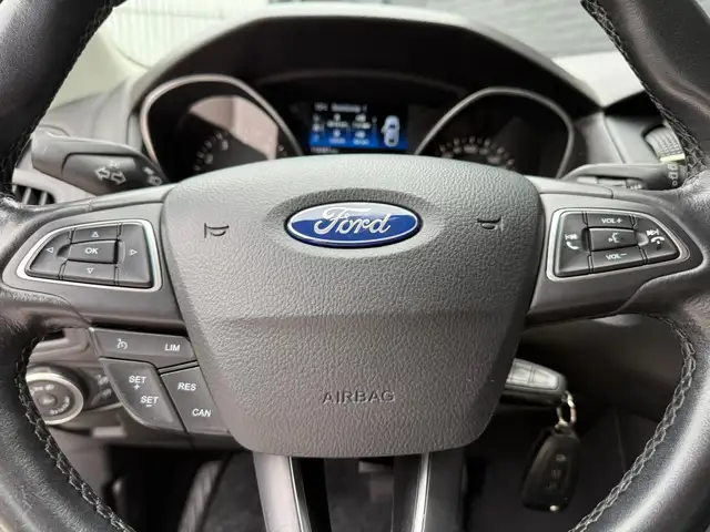 Ford Focus view 26