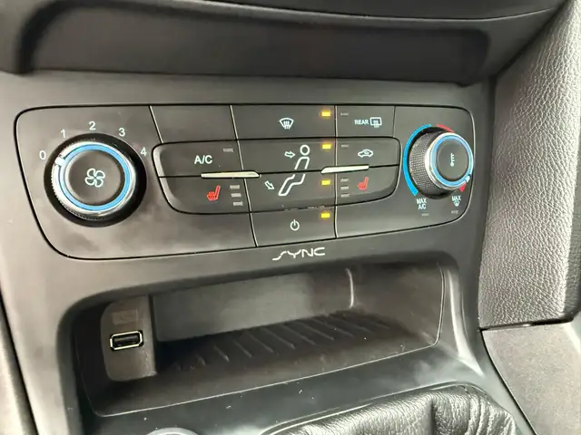 Ford Focus view 23