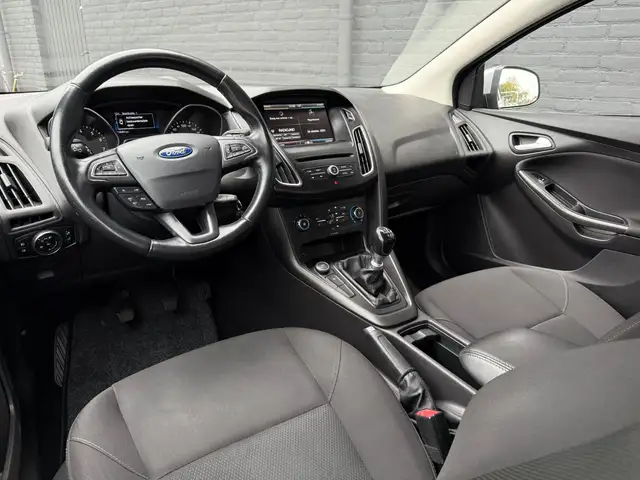 Ford Focus view 20