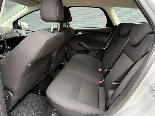 Ford Focus view 16