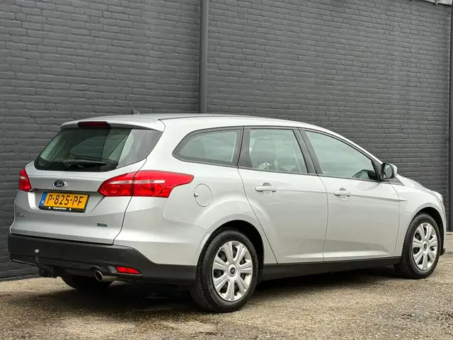 Ford Focus view 9