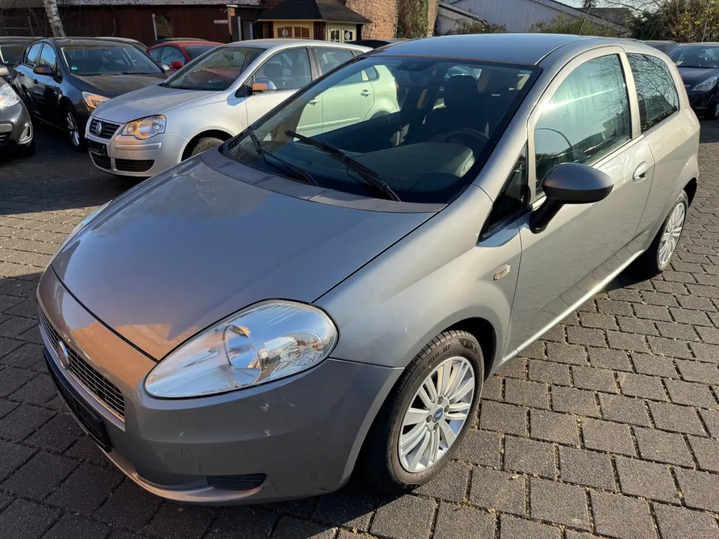 Fiat Grande Punto 1.4 8V Dynamic KLIMA/PDC/ALU/ALLWET Silber - 1