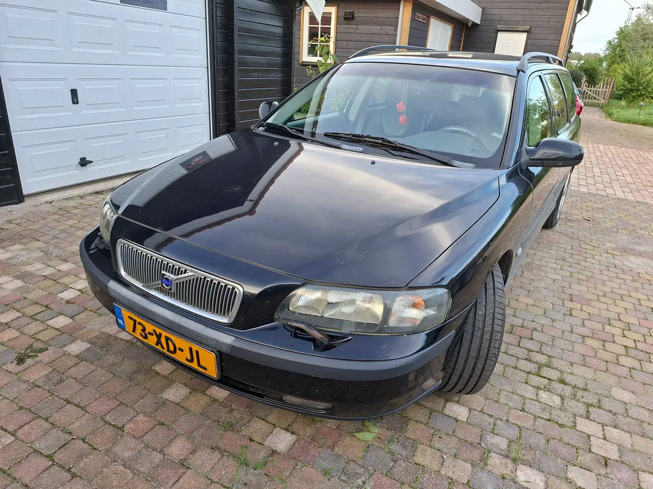 Volvo V70 V70 2.4 Ocean Race — photo 1 of 11