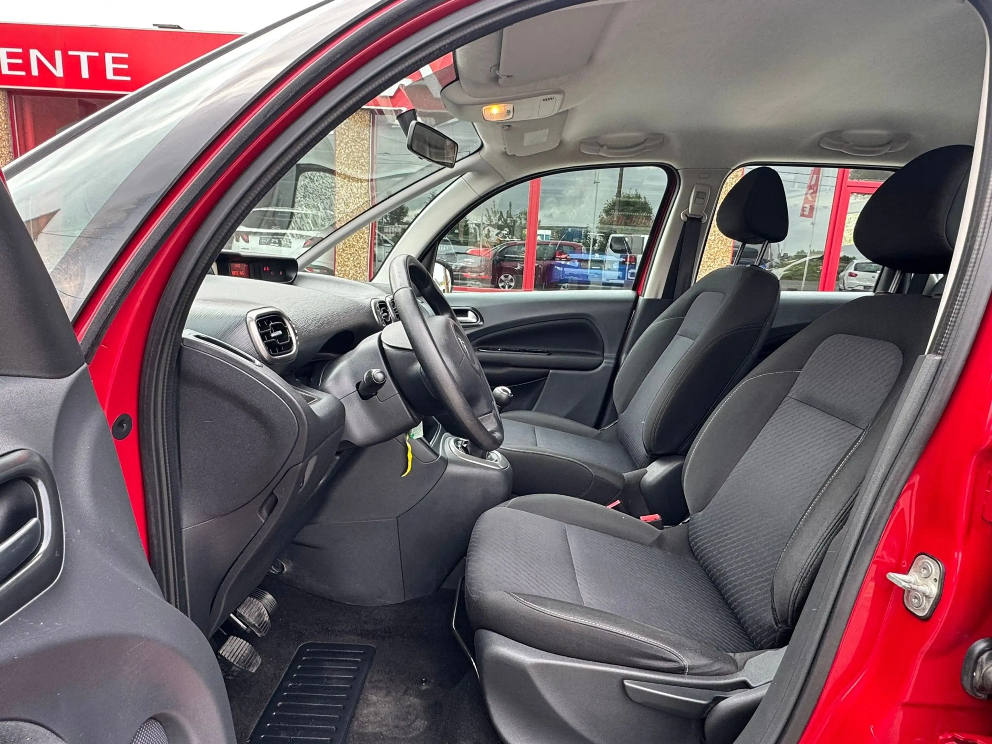Citroen C3 Picasso 1.4 VTi 5 PORTES ESSENCE — photo 4