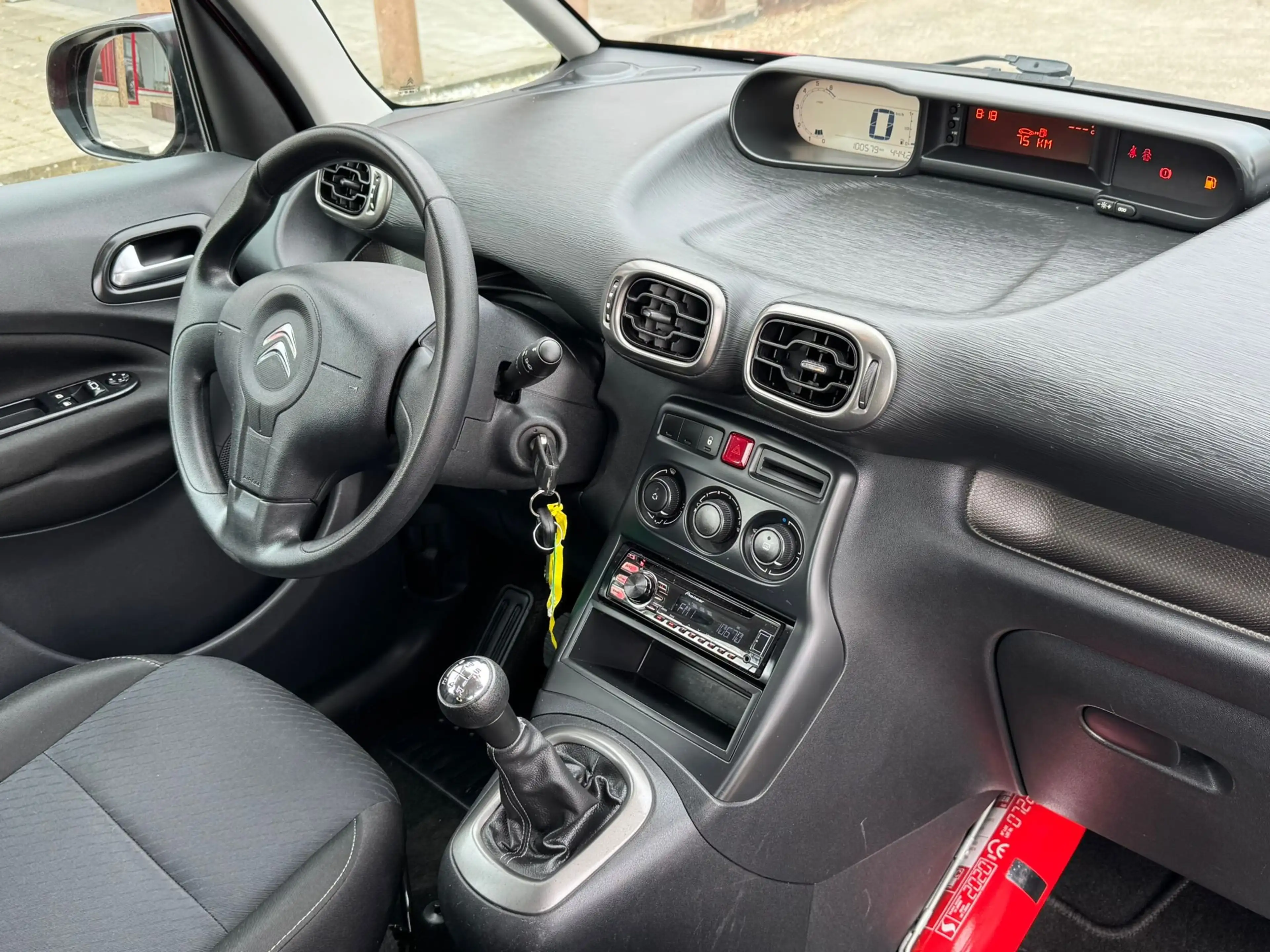Citroen C3 Picasso 1.4 VTi 5 PORTES ESSENCE — photo 9