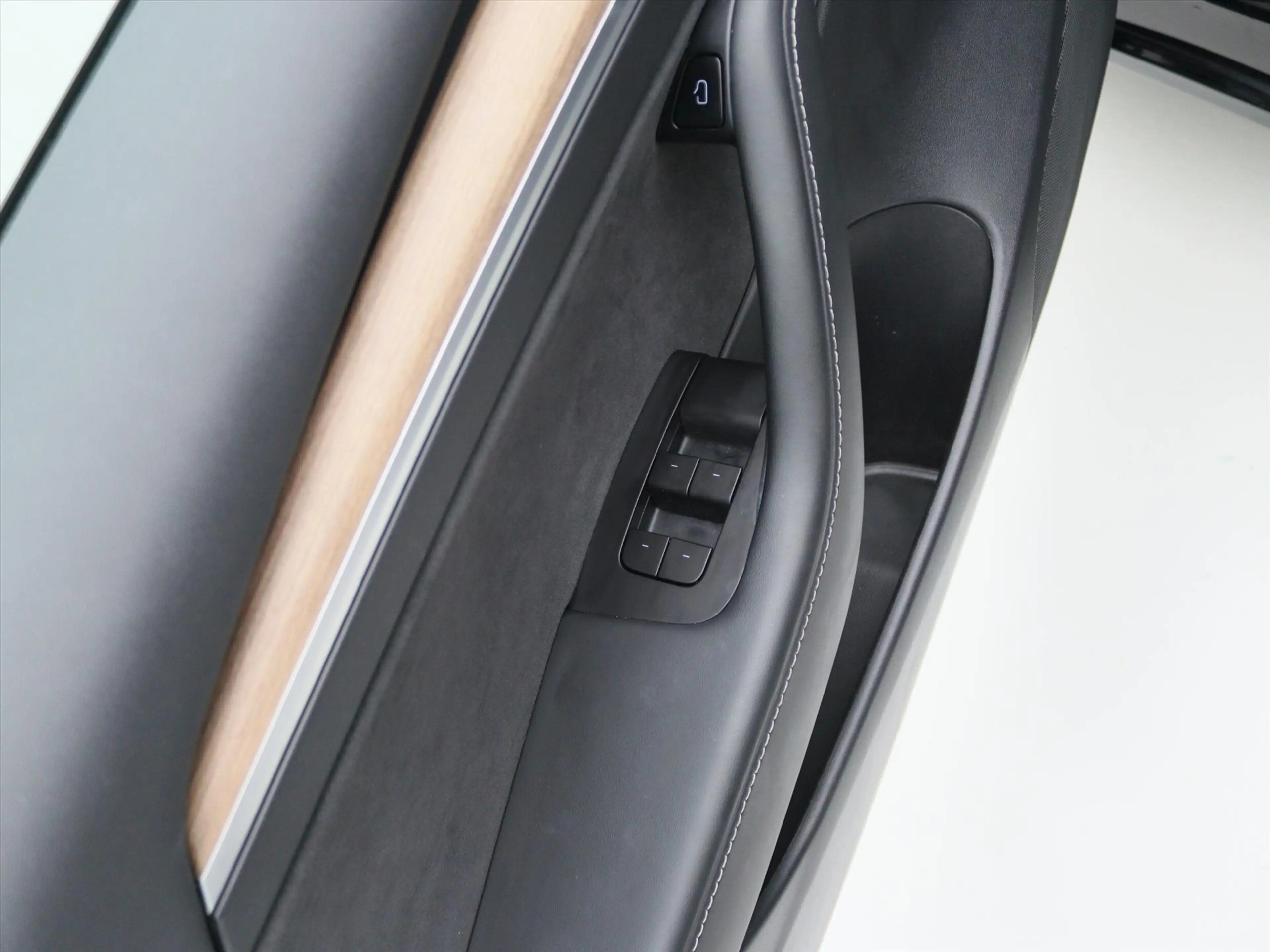 Tesla Model 3 Standard RWD Plus FACELIFT 90,6% SoH [ AUTOPILOT+L — photo 27