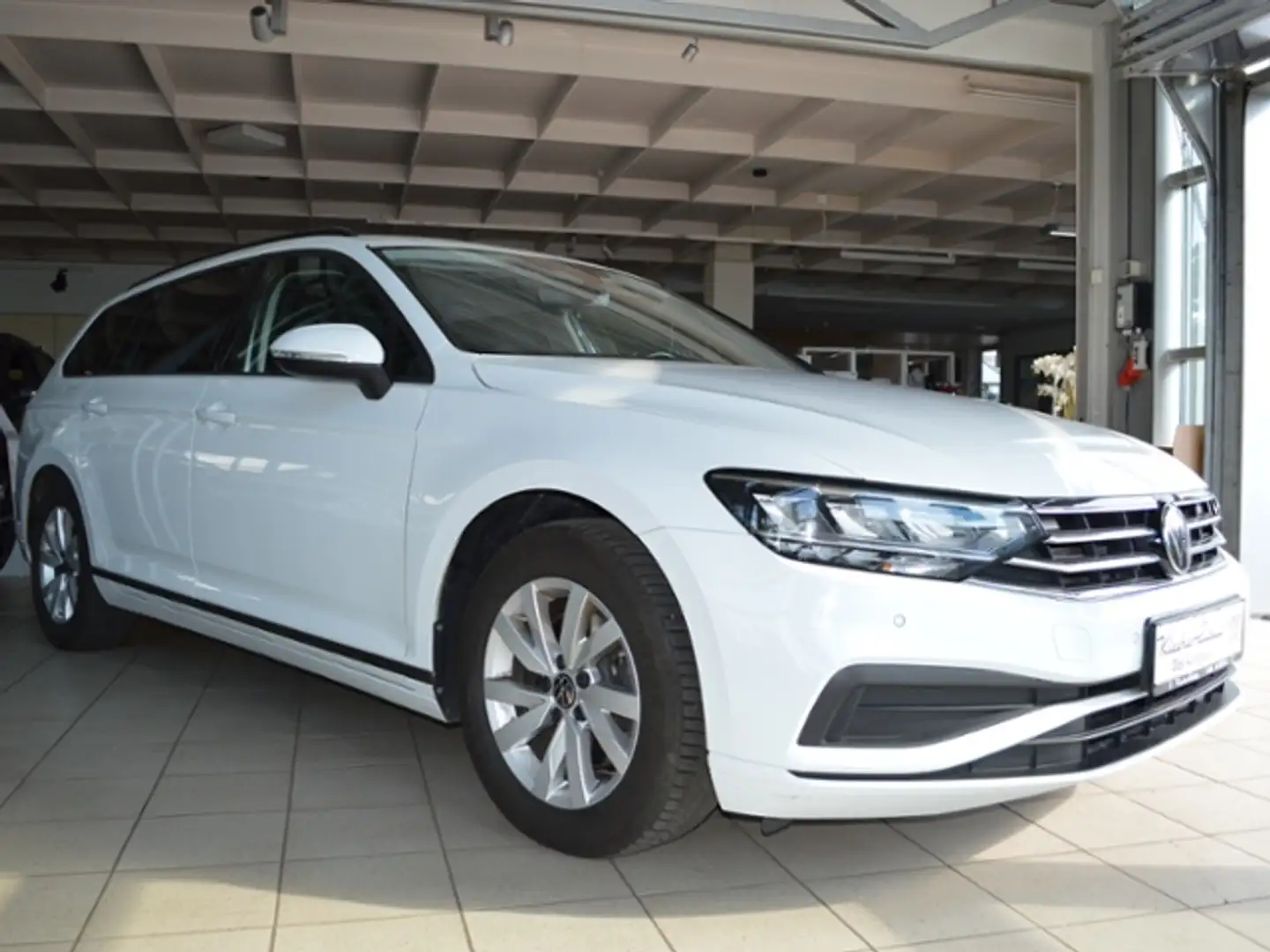 Volkswagen Passat Variant 2,0 TDI DSG Conceptline KAMERA AHK LED NAVI Blanc - 2