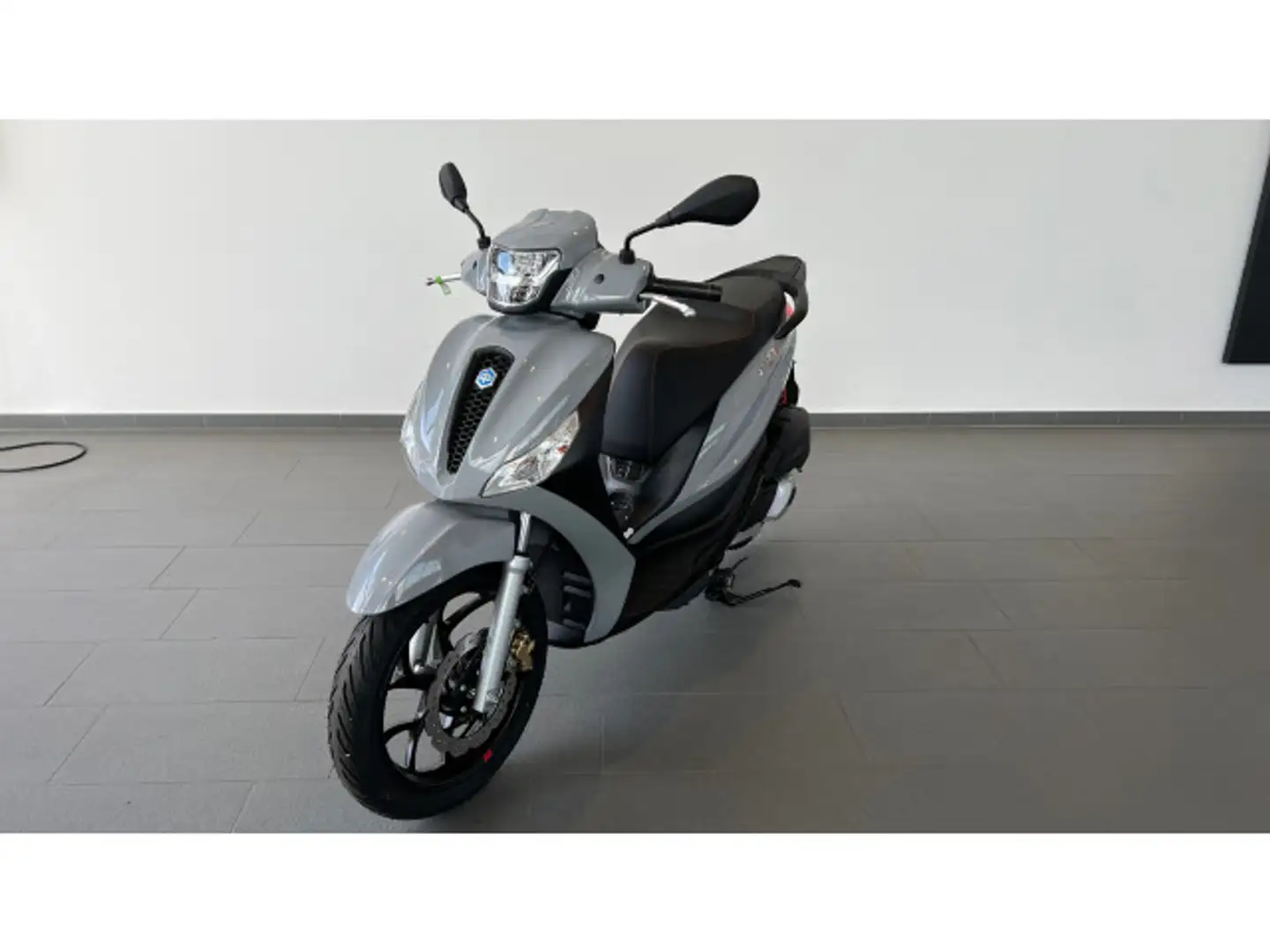 Piaggio 125 Grau - 2