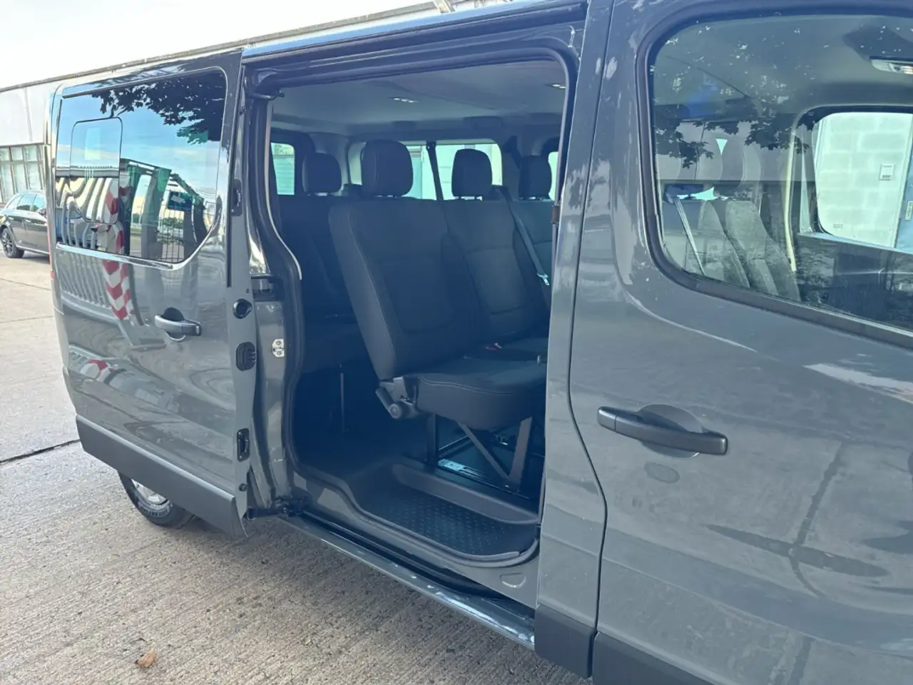 Renault Trafic L2H1 2.0 BLUE dCI LED Temp CarPlay DAB PDC 17