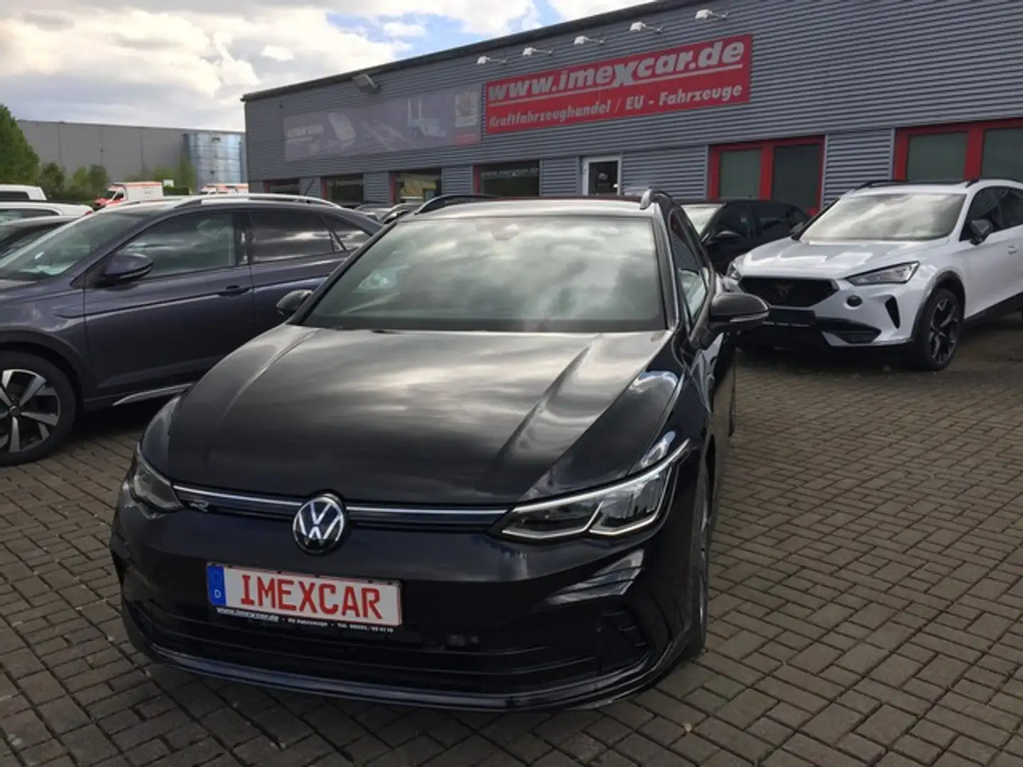 Volkswagen Golf VIII 1.5 TSI R-Line + Navigation + LED + Alufelgen Negro - 1