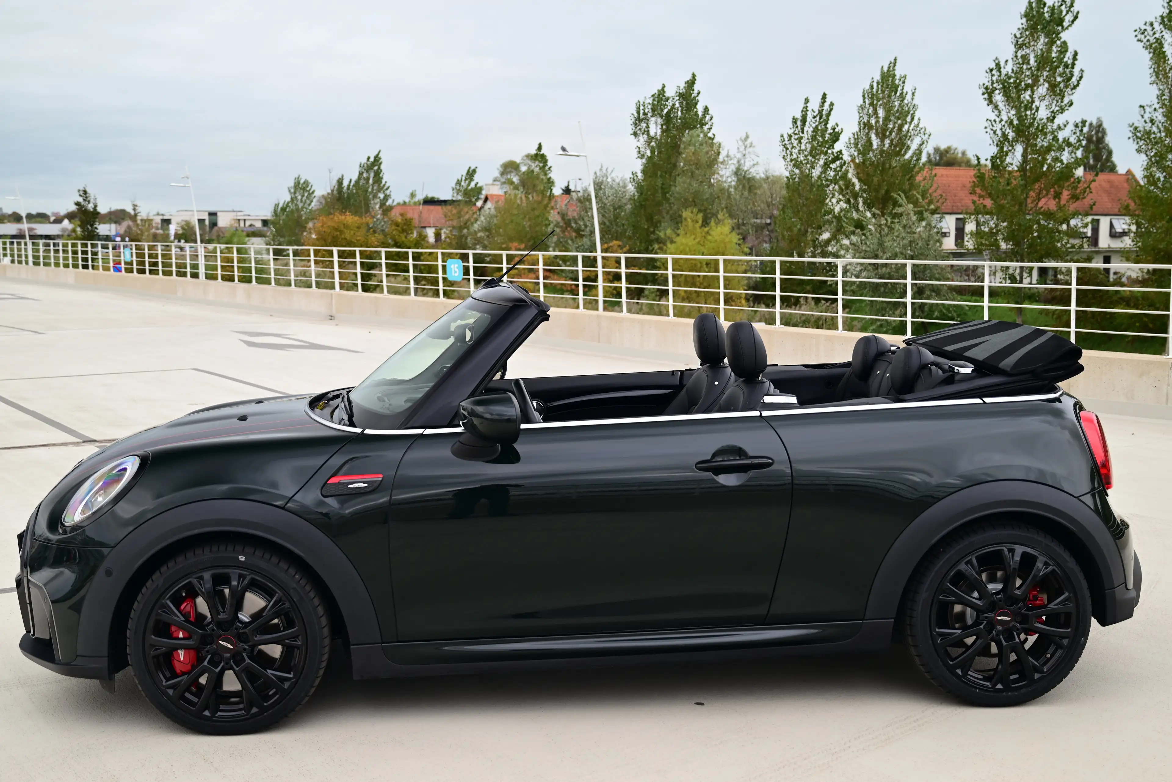 MINI John Cooper Works Cabrio AUT / LOUNGE LEATHER / CAMERA / HK AUDIO / FULL — photo 4