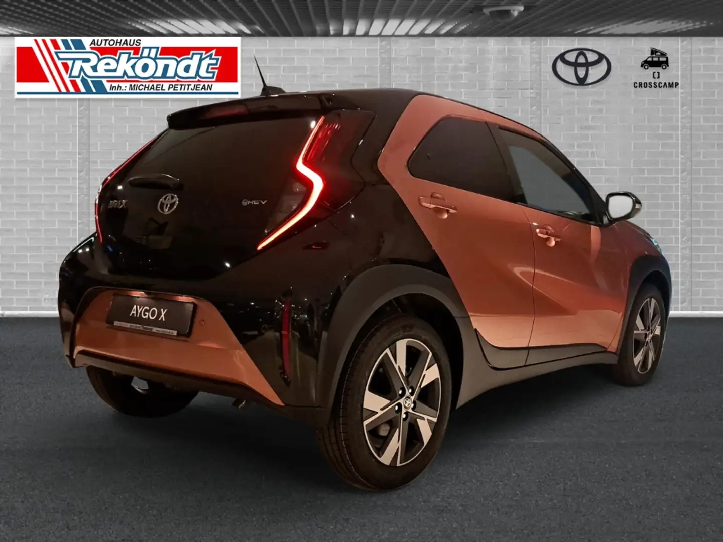 Toyota Aygo X 1,5 Hybrid Teamplayer, Sitzheizung, Parksensoren, Bronzová - 2