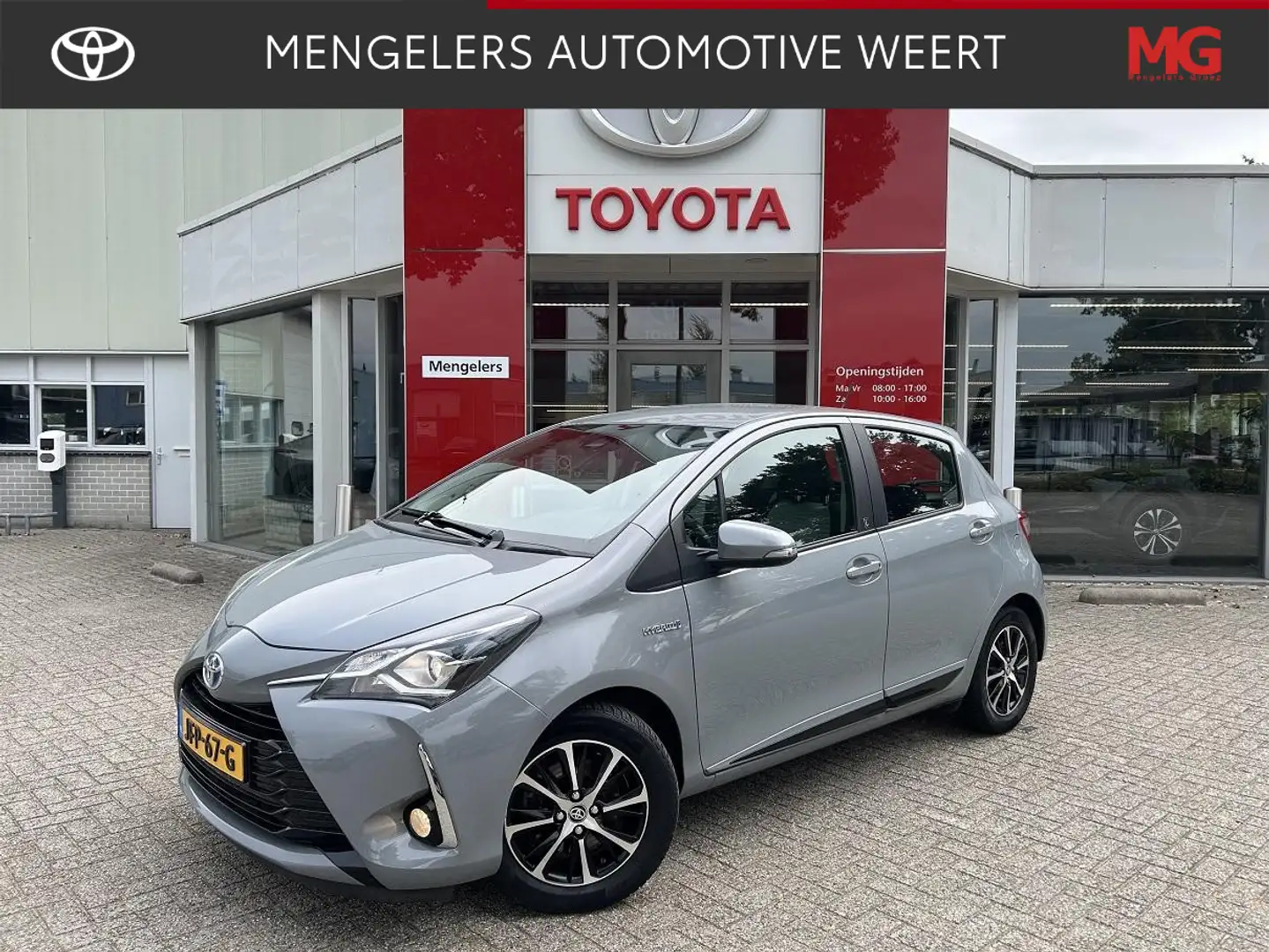 Toyota Yaris 1.5 Hybrid Team D l Rijklaar l Stoelverwarming l C Grijs - 1